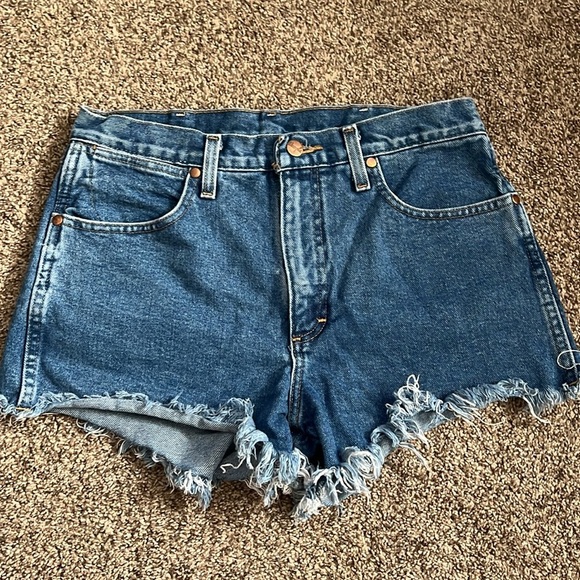 Wrangler Women's Blue Denim Shorts - Picture 2 of 3